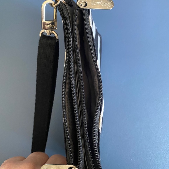 EUC, Crossbody street style clutch purse thirty one - Picture 4 of 4